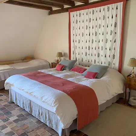 Château De La Faverie D Hôtes Couette-café