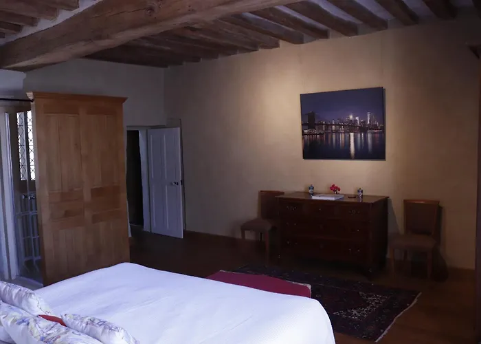 Château De La Faverie D Hôtes Couette-café